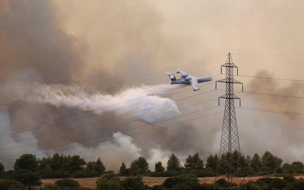 CE trimite avioane, elicoptere şi pompieri în țările afectate de incendii