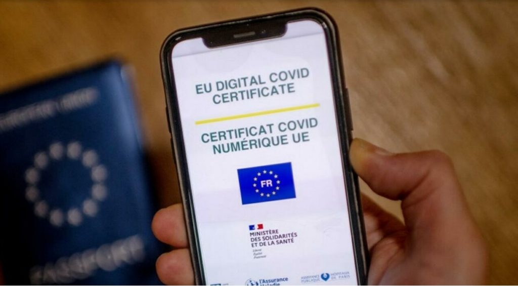 Franța: Certificatul verde a fost extins în locurile publice