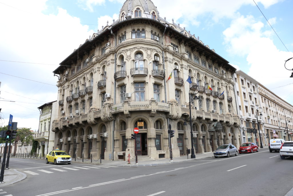 Clădirea Palace intră în reabilitare. Traficul pe A.I. Cuza, restricţionat până la Crăciun
