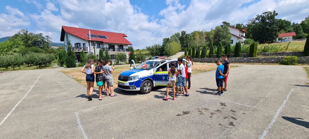 Gorj: Polițiștii au făcut activități de prevenție cu elevii din tabere
