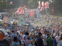 Peste 1.000 de participanţi la un festival din Marea Britanie, depistaţi pozitiv la testul COVID-19