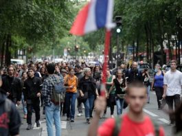 Franţa: Zeci de mii de persoane au protestat împotriva unor măsuri mai stricte anti-Covid