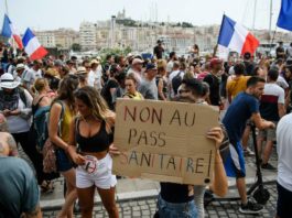 Mii de francezi protestează iar împotriva permisului sanitar și a obligativității vaccinării