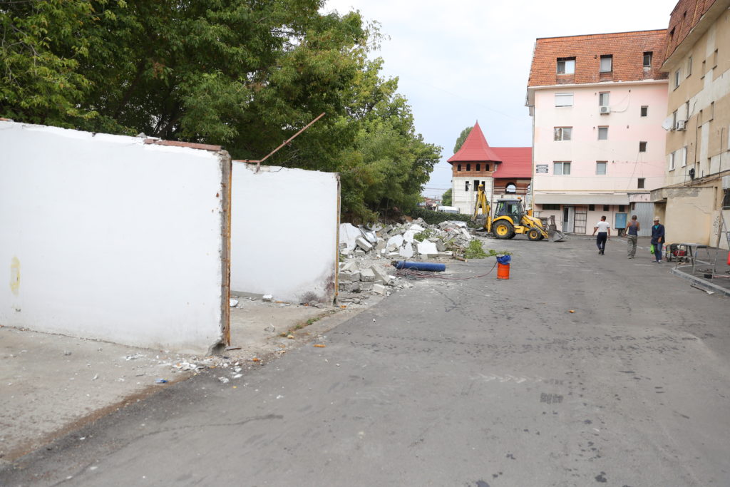 (VIDEO) Craiova: Continuă desființarea garajelor ilegale de pe domeniul public