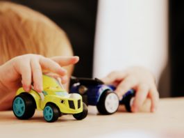 Șase lucruri pe care trebuie să le știi pentru a cumpăra jucării sigure