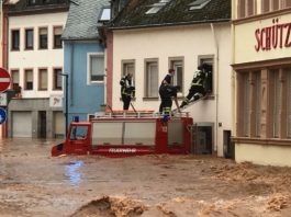 Doi oficiali germani, anchetați pentru neglijență în cazul inundațiilor