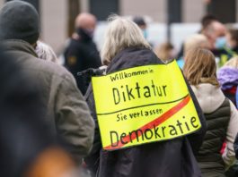 Un german a murit după ce a fost reținut de poliție la protestele anti-Covid