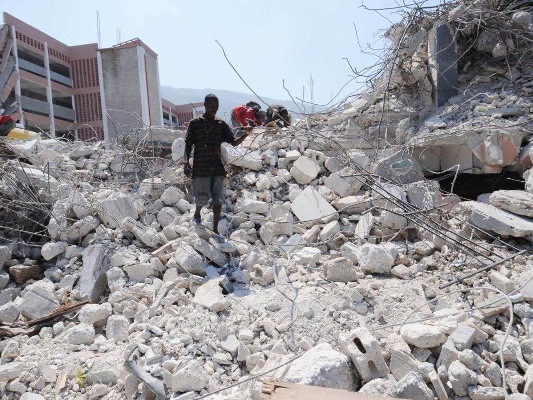 Bilanţul cutremurului din Haiti: 1.300 de morţi şi peste 5.700 de răniţi