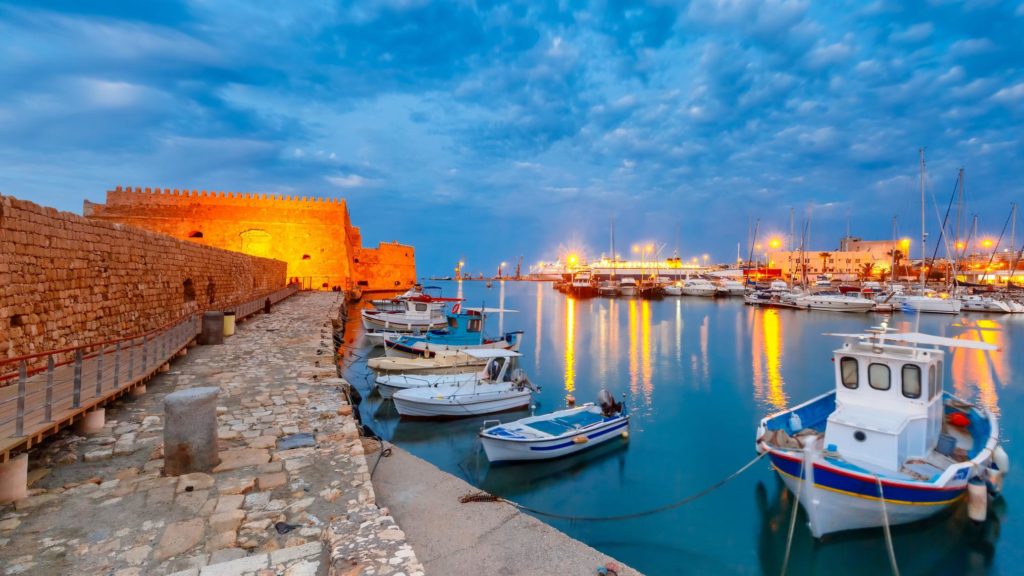 Carantină de noapte în Heraklion din insula Creta