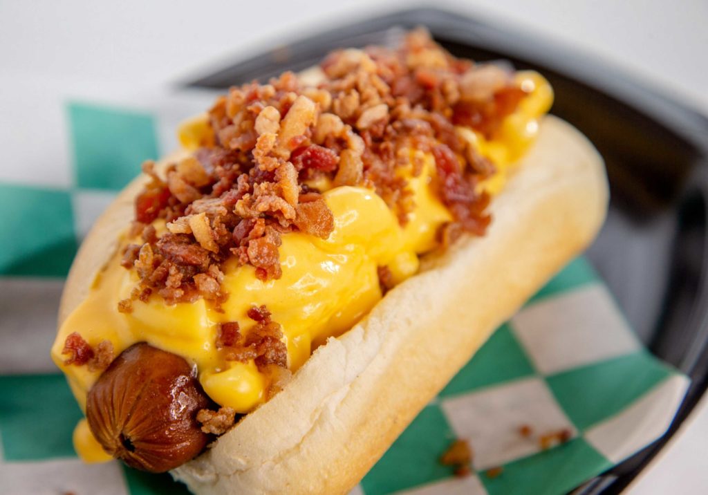 Cu cât timp ţi se scurtează viaţa dacă mănânci un hotdog