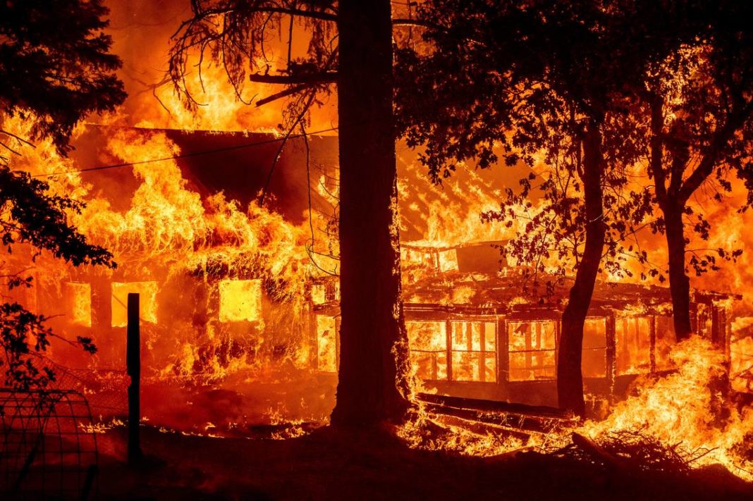 Incendiile din California înaintează și determină noi evacuări