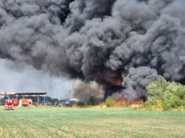Incendiul de la depozitul de reciclabile din Alba Iulia, stins după patru ore