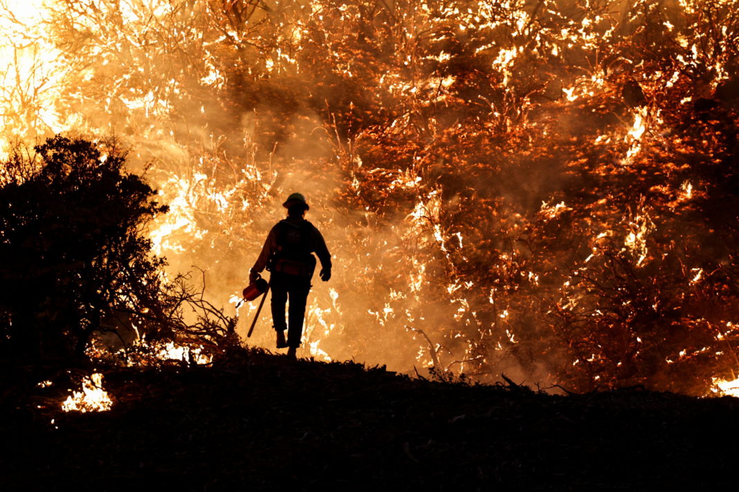 17.000 de case din California, ameninţate de incendii