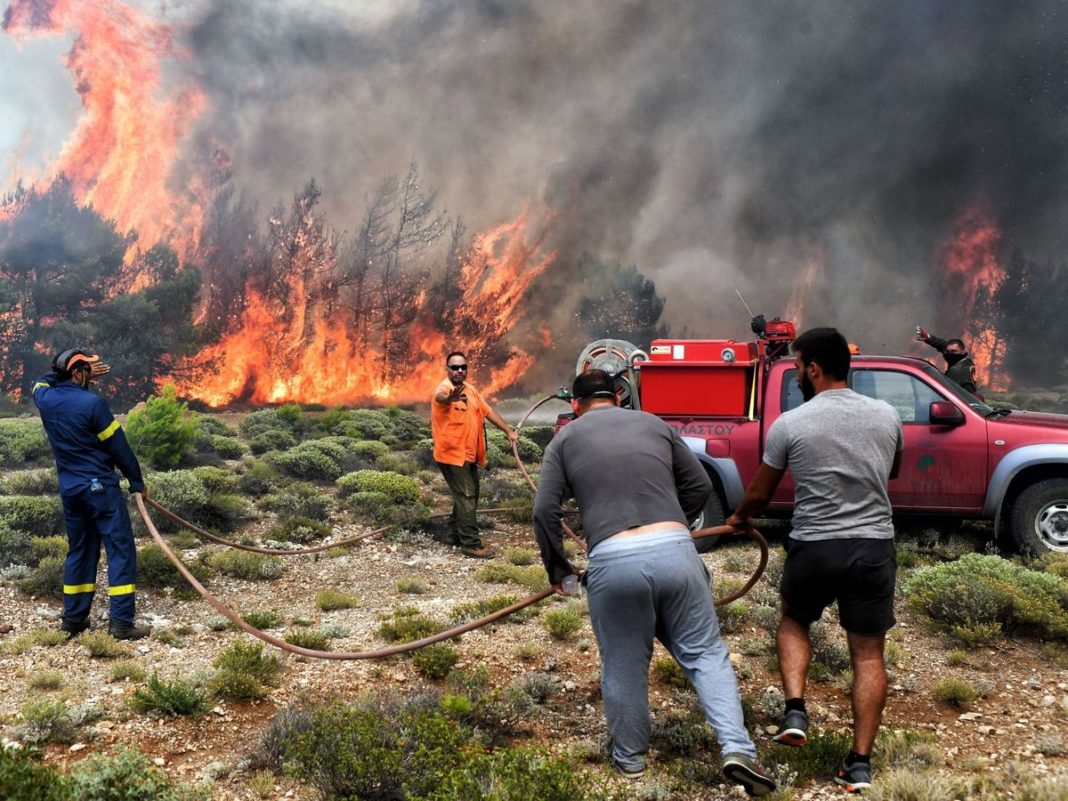 Incendiul de pe insula Rhodos a scăpat de sub control
