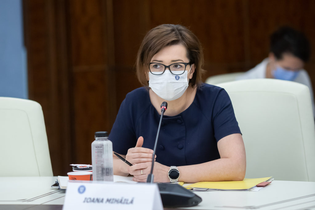 Ministrul Sănătății: Masca obligatorie în școală, nu și în exterior