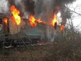 Incendiu la locomotiva unui tren de călători care circula între Timișoara și Arad