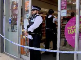 Un englez care a înțepat cu ace alimente în supermarketuri a fost arestat