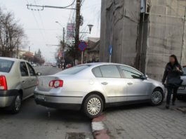 O mașină la doi târgujieni