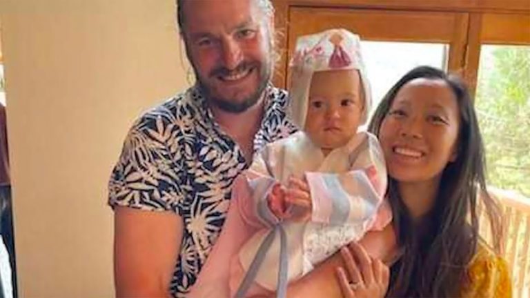 (VIDEO) O familie și câinele lor, morți în condiții misterioase