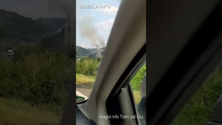 (VIDEO) Locomotiva unui tren cu 60 de călători a luat foc