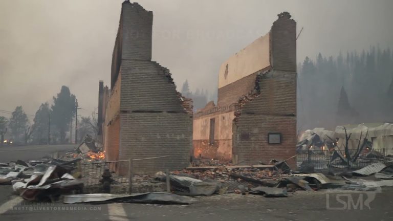 (VIDEO) Oraş din California mistuit de incendii