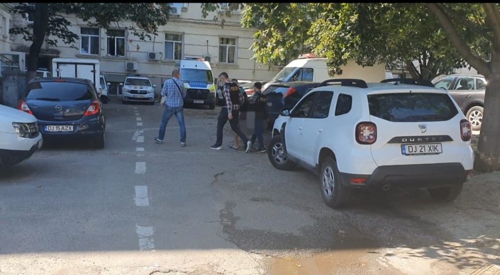 Minor de 15 ani, acuzat că i-a tăiat gâtul unui tânăr din Valea Stanciului