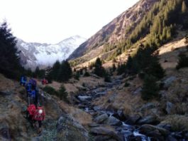 Un turist a murit, în Munții Făgăraș, iar altul a fost recuperat dintr-o prăpastie de 80 de metri