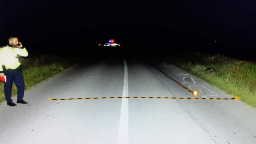 Bărbat căzut pe carosabil, călcat de două mașini. Șoferii nu l-au văzut pe asfalt