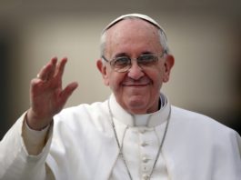 Papa Francisc a primit a treia doză de vaccin