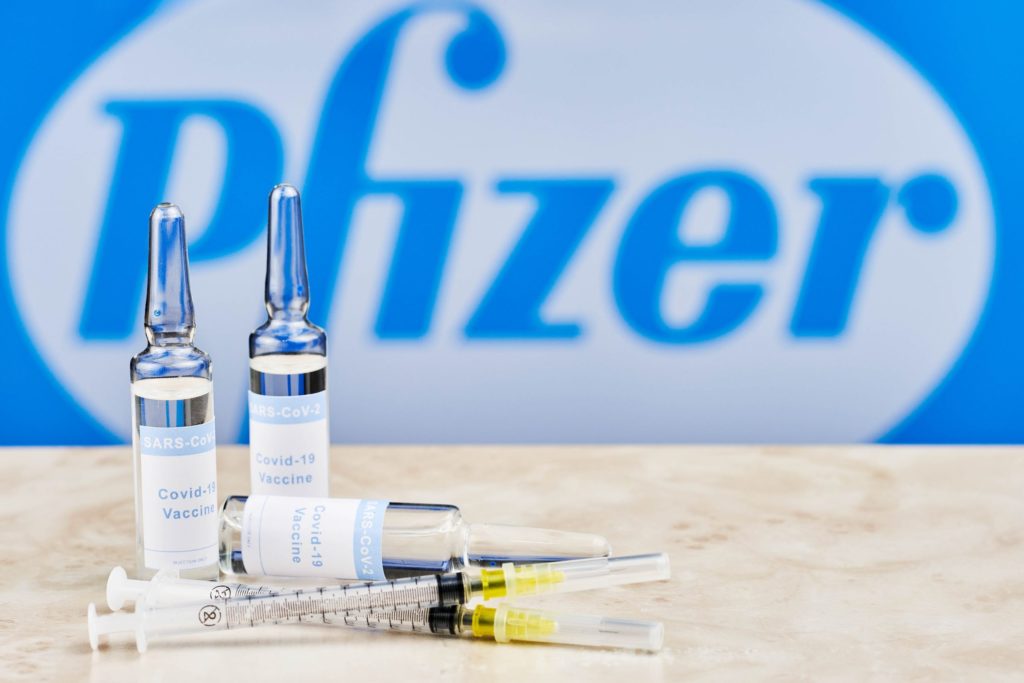 Vaccinul anti-Covid dezvoltat de Pfizer/BioNTech, autorizat complet în SUA