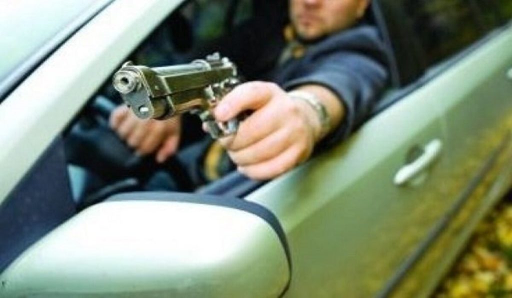 Șicanare în trafic și amenințări cu pistolul la Huși