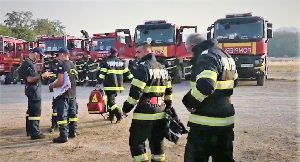 Pompierii români care au fost voluntari în Grecia, înaintaţi în grad