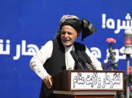 Preşedintele Afganistanului ar fi fugit cu patru maşini şi un elicopter pline cu bani