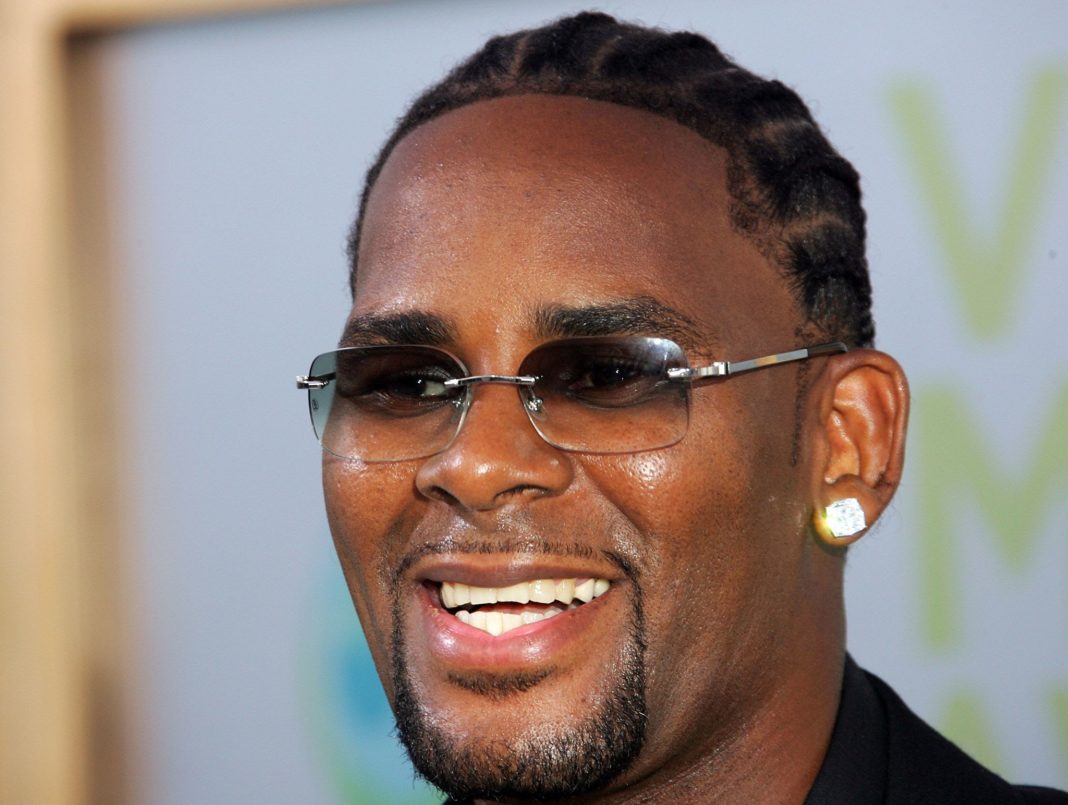 Începe procesul cântăreţului R. Kelly, acuzat de pedopornografie şi agresiuni sexuale