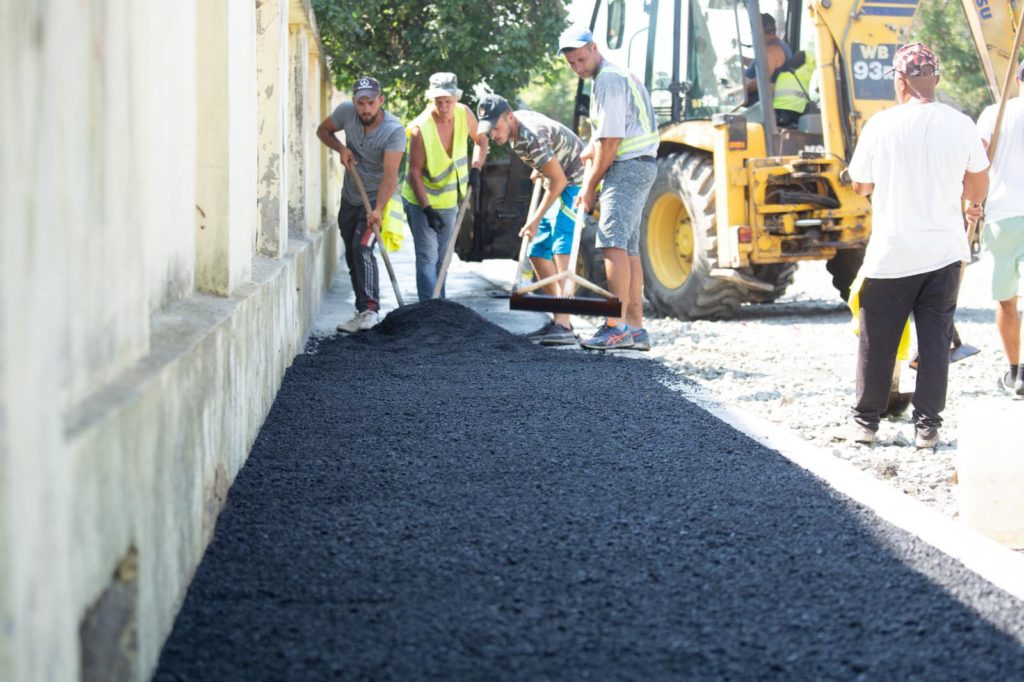 Cât a costat „îngrijirea“ Craiovei în jumătate de an. Primăria Craiova a plătit 24 de milioane de lei în primele şase luni ale anului, pentru repararea străzilor din municipiu.