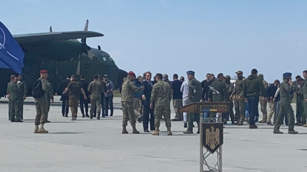 Românii evacuaţi din infernul din Afganistan s-au întors acasă