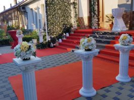 Cantina şi curtea unui liceu din Calafat, loc pentru nunţi şi botezuri