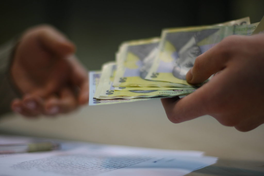 Câte salarii minime nete avem în România și cum diferă ele