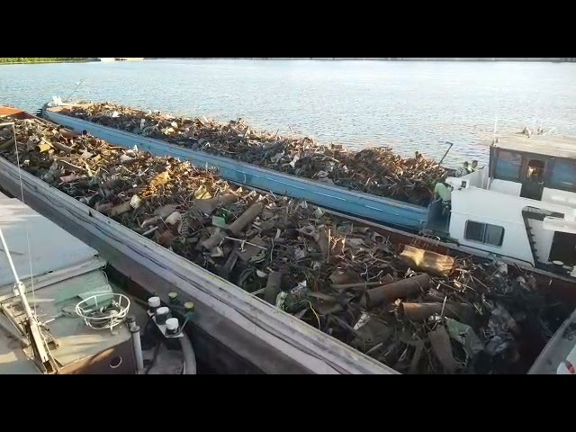 Barje cu peste 1.000 de tone de deșeuri metalice care veneau din Bulgaria, întoarse de inspectorii Gărzii de Mediu