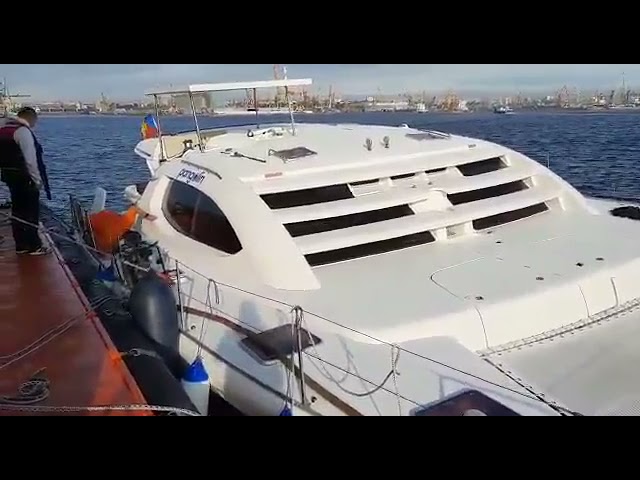 (VIDEO) Un iaht care venea din Grecia s-a lovit de mal la Agigea