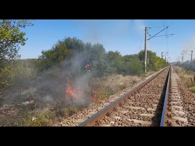 Incendiu de vegetație lângă calea ferată, la Răcari