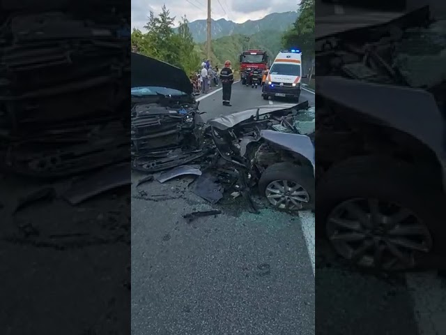 (VIDEO) Accident grav în județul Vâlcea. Patru persoane, printre care și un copil, rănite