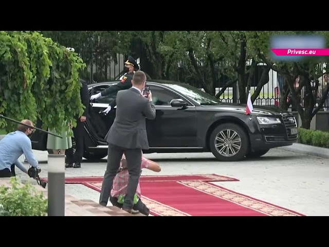 (VIDEO) Președintele Poloniei a greșit protocolul la ceremoniile de la Chișinău