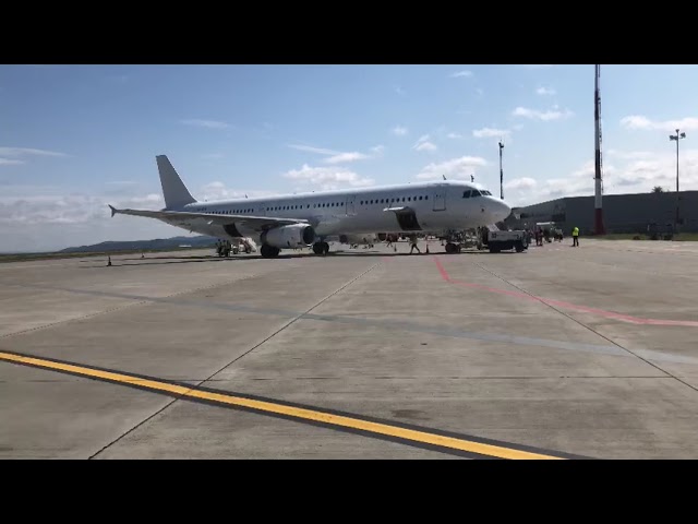 (VIDEO) O aeronavă Bergamo – Iaşi, aterizare cu dificultate pentru că sistemul de navigaţie era defect. La bord erau 107 pasageri