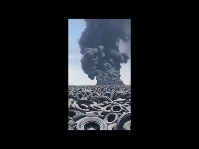 A luat foc cel mai mare depozit de anvelope uzate din lume