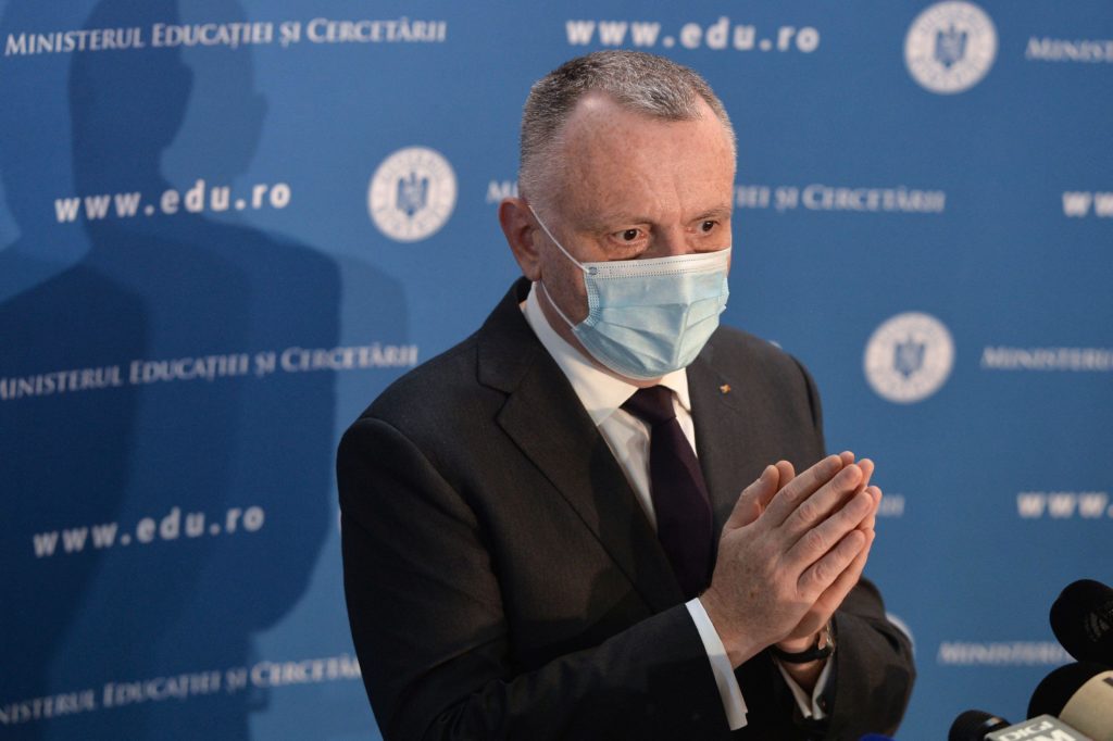 ME solicită universităţilor să verifice toate tezele de doctorat din ultimii 31 de ani