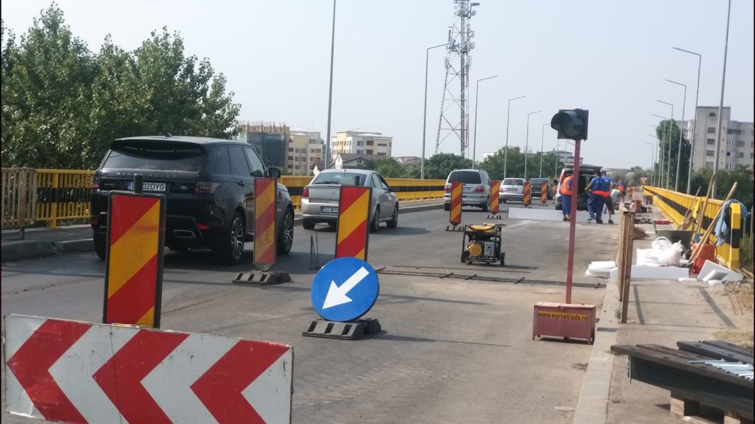 Trafic restricţionat pe podul de la Consul