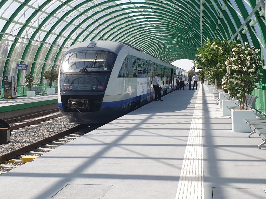 CFR introduce plata contactless pe ruta Gara de Nord – Aeroport