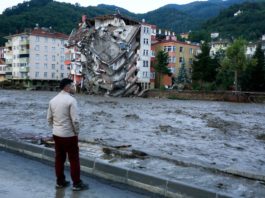 27 de morţi în urma inundaţiilor din nordul Turciei