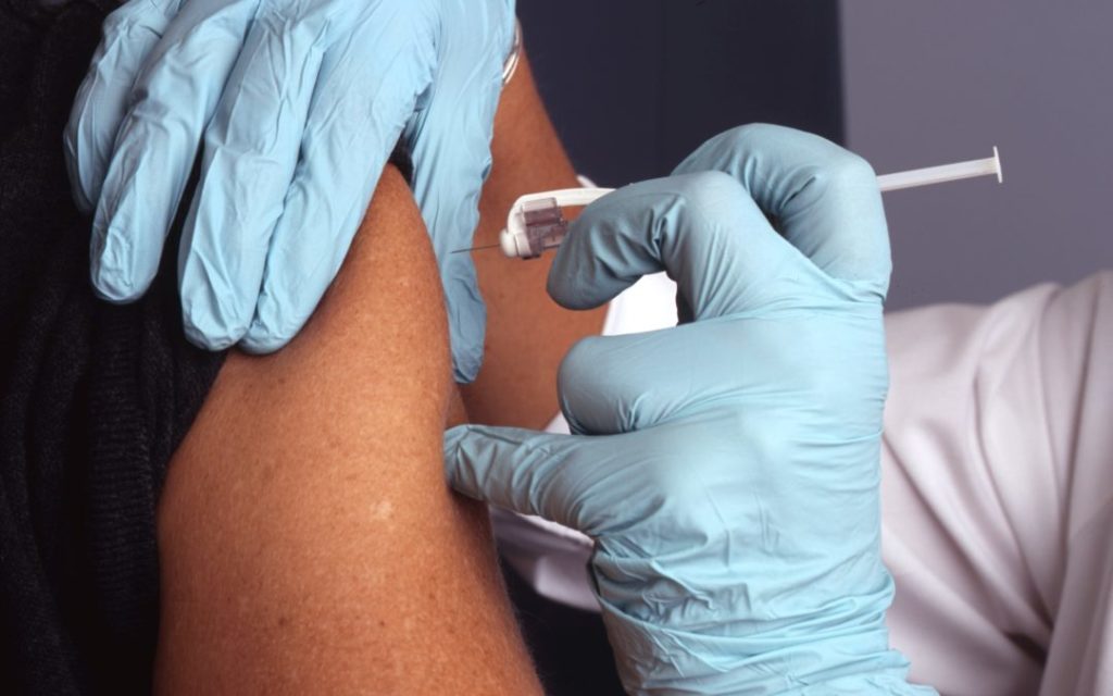 Bonurile de masă pentru stimularea vaccinării vor fi date doar în acest an